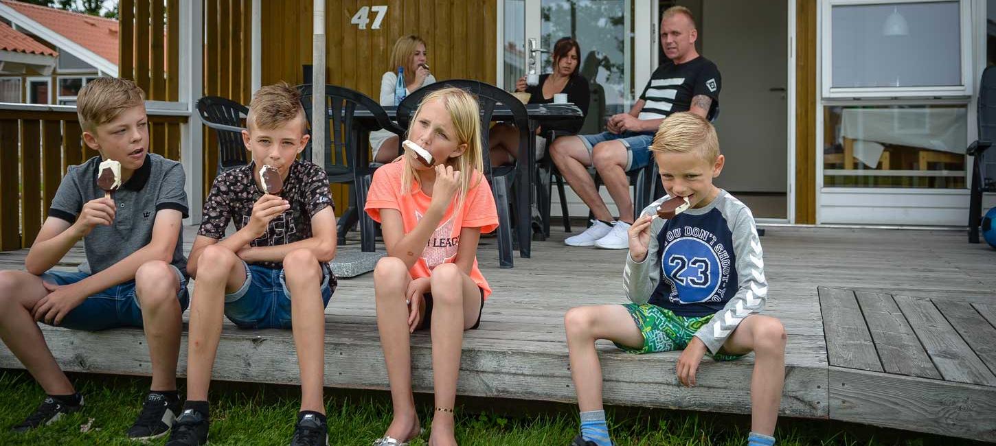Skærbæk Feriecentret - børn med is