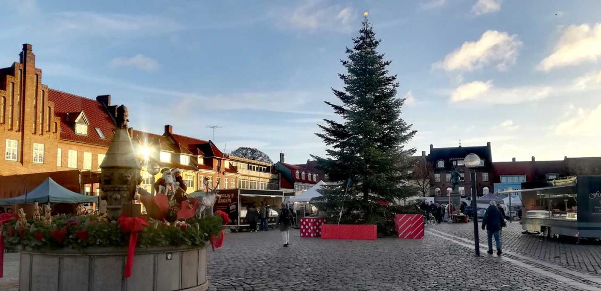 Juletræ med pakker Køge