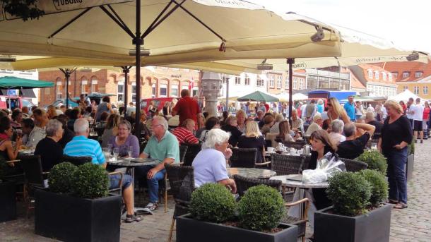 Café Vivaldi i Køge - udsigt mod torvet